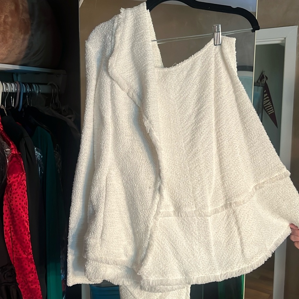 Ivanka Trump ladies white/cream skirt suit set